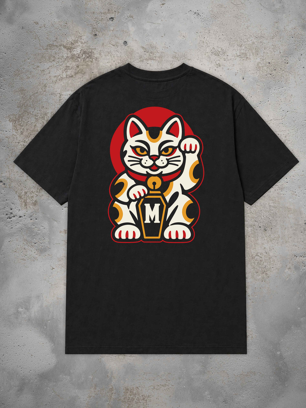 Maneki Neko Oversized T-Shirt von MORTLE in Offwhite mit großem, japanisch inspiriertem Glückskatzen-Backprint im Traditional-Tattoo-Stil.